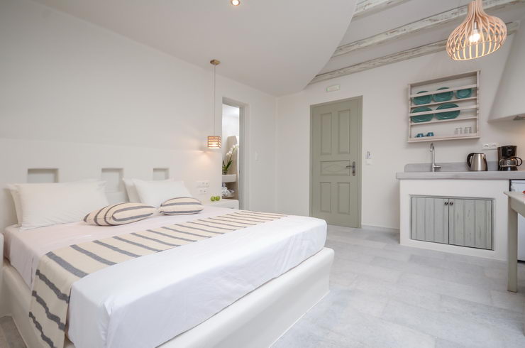 Top floor deluxe suites for 2 guests