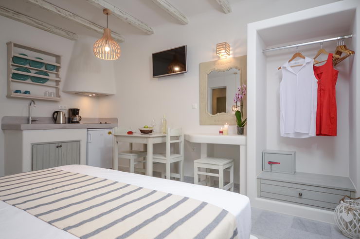 Top floor deluxe suites for 2 guests