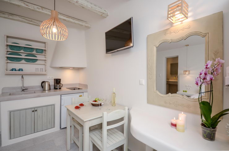 Top floor deluxe suites for 2 guests