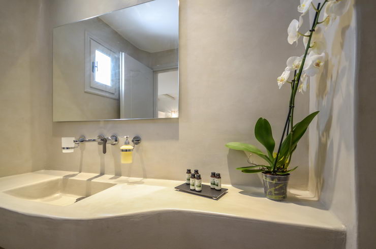 Top floor deluxe suites for 2 guests