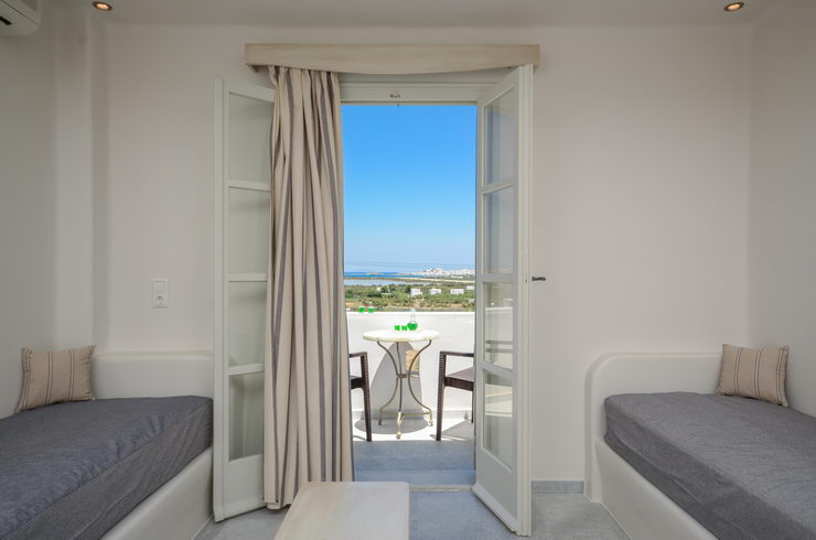 Top floor deluxe suites for 4 guests