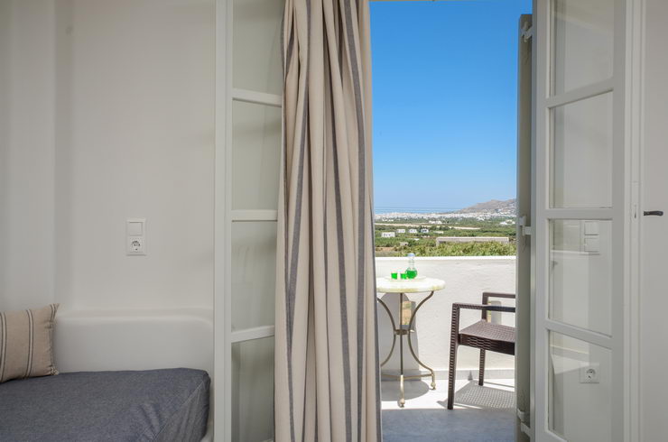 Top floor deluxe suites for 4 guests