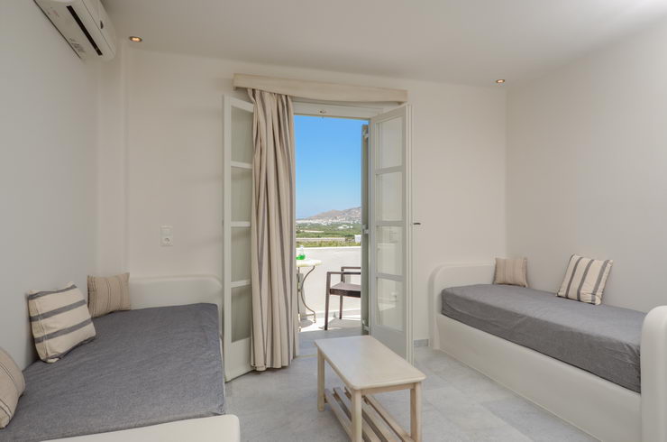 Top floor deluxe suites for 4 guests