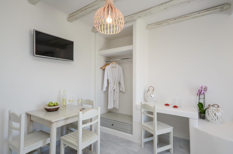 Top floor deluxe suites for 4 guests