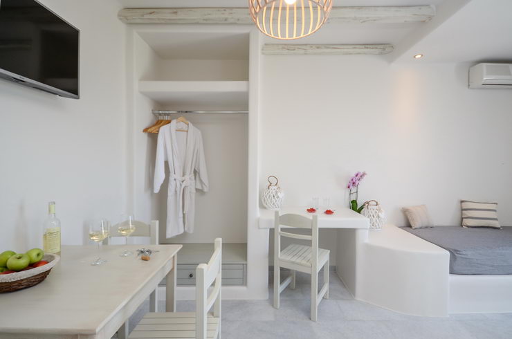 Top floor deluxe suites for 4 guests