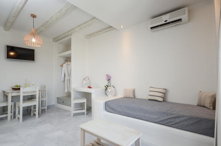 Top floor deluxe suites for 4 guests