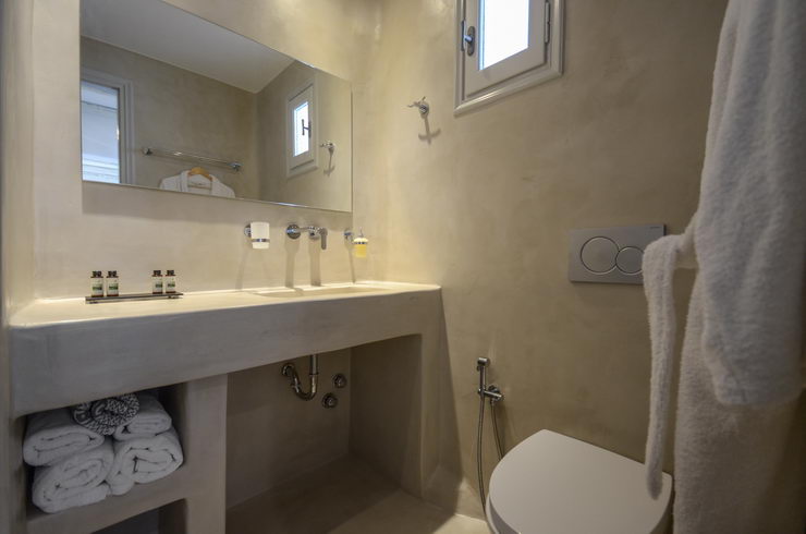 Top floor deluxe suites for 4 guests