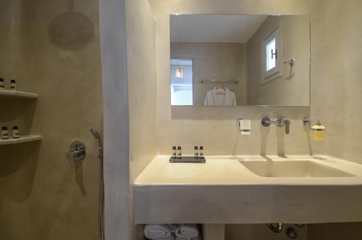 Top floor deluxe suites for 4 guests