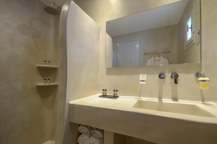 Top floor deluxe suites for 4 guests